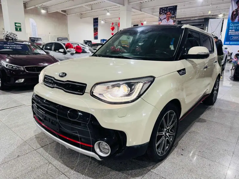 Foto Kia Soul SX Aut usado (2019) color Beige precio $270,000