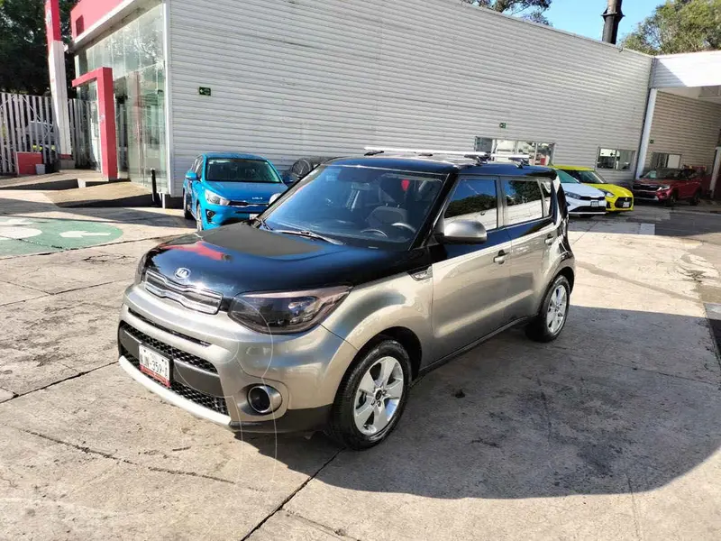 Foto Kia Soul LX Aut usado (2019) color Gris precio $229,000