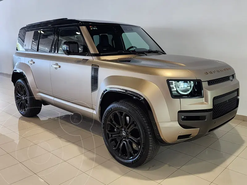 Foto Land Rover Defender Octa usado (2025) color Bronce financiado en mensualidades(enganche $983,300 mensualidades desde $93,015)