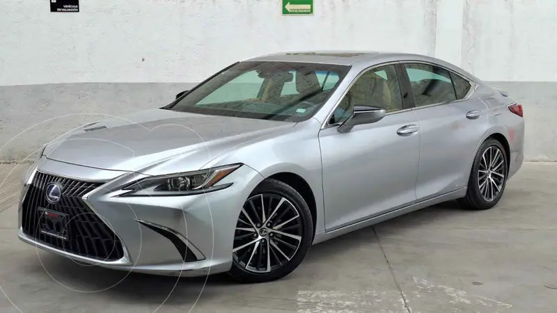 Foto Lexus ES Hybrid 300 HV usado (2022) color Plata precio $629,000