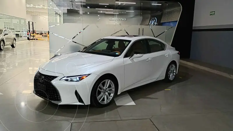 Foto Lexus IS 300 usado (2024) color Blanco precio $824,500