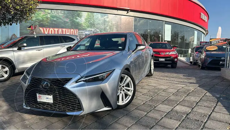 Foto Lexus IS 300 usado (2023) color Plata financiado en mensualidades(enganche $220,106 mensualidades desde $23,422)