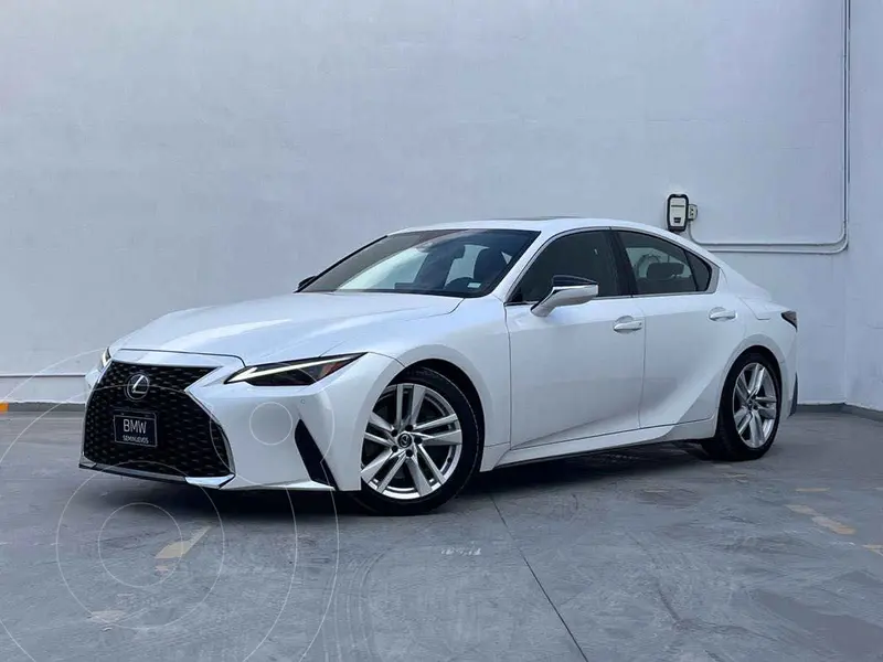 Foto Lexus IS 300 Premium usado (2023) color Blanco financiado en mensualidades(enganche $153,780 mensualidades desde $15,170)