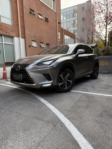 Foto Lexus NX 300 usado (2018) color Plata Metalico precio $25.990.000