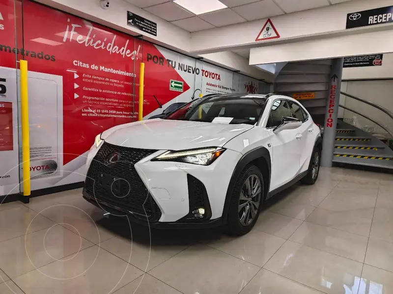 Foto Lexus UX 250h F-Sport usado (2024) color Blanco financiado en mensualidades(enganche $194,722 mensualidades desde $19,209)