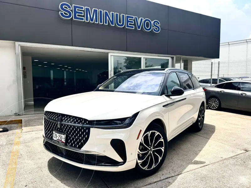 Foto Lincoln Nautilus 2.0L Reserve usado (2024) color Blanco financiado en mensualidades(enganche $253,000 mensualidades desde $28,403)