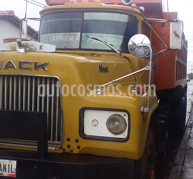 Mack RD688 camion de hotoiler usado (1979) color Bronce precio u$s10.000