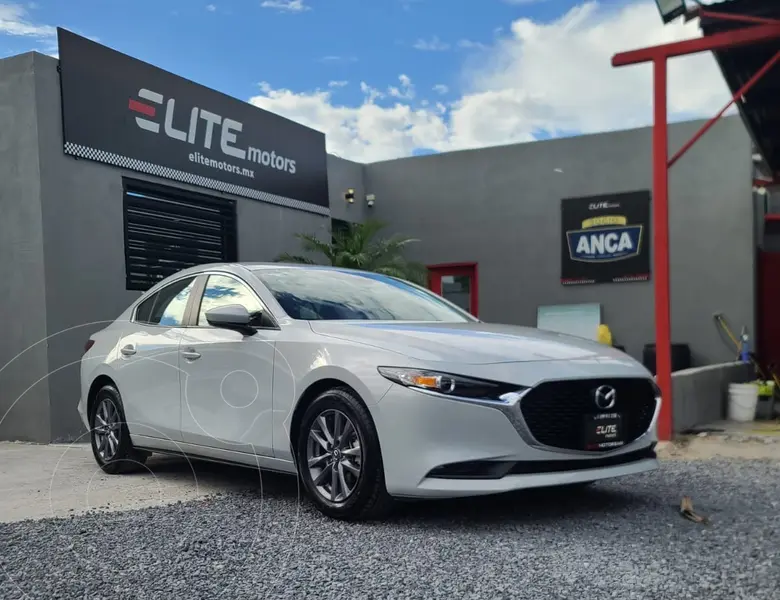 Foto Mazda 2 Sedan i usado (2024) color Blanco precio $364,900