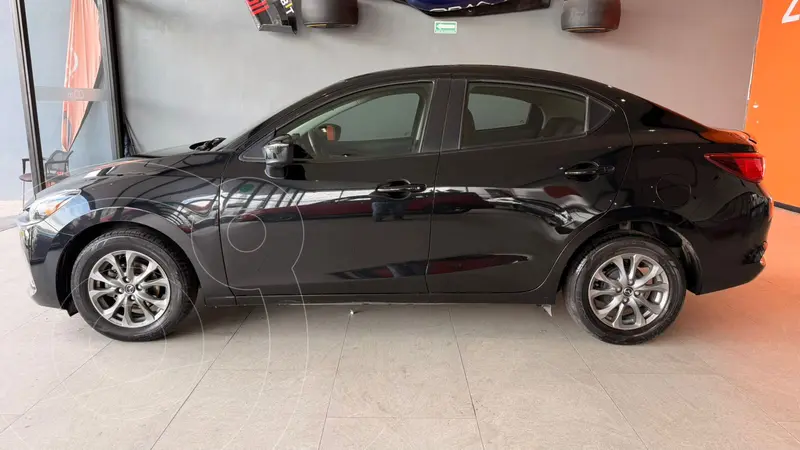 mazda 2-sedan
