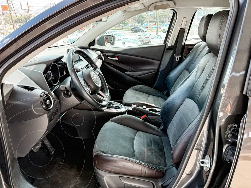 mazda 2-sedan