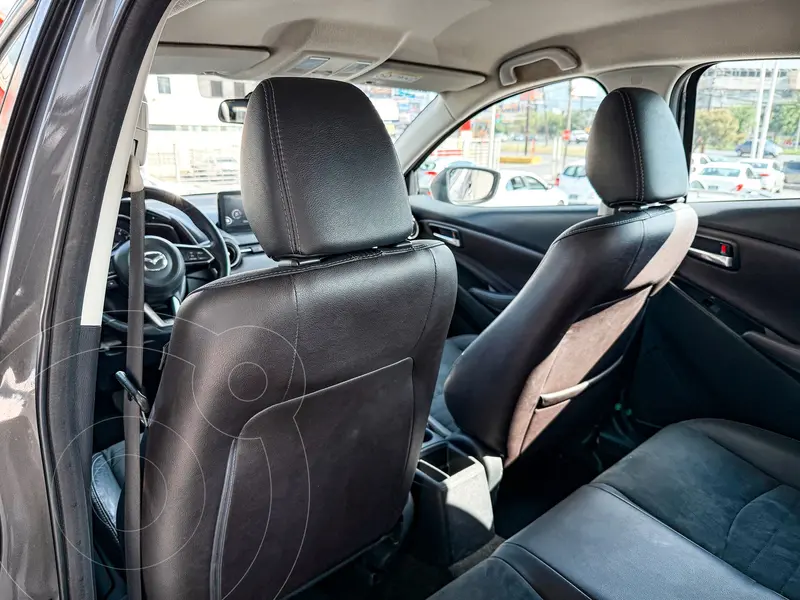 mazda 2-sedan