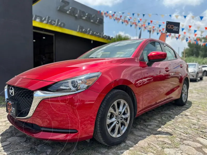Foto Mazda 2 Sedan i Sport usado (2023) color Rojo financiado en mensualidades(enganche $81,750 mensualidades desde $6,251)