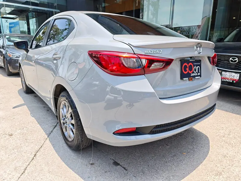 mazda 2-sedan