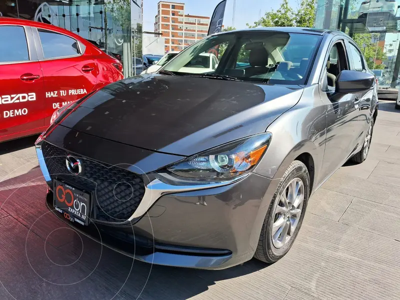 Foto Mazda 2 Sedan i Sport usado (2023) color Gris precio $259,000