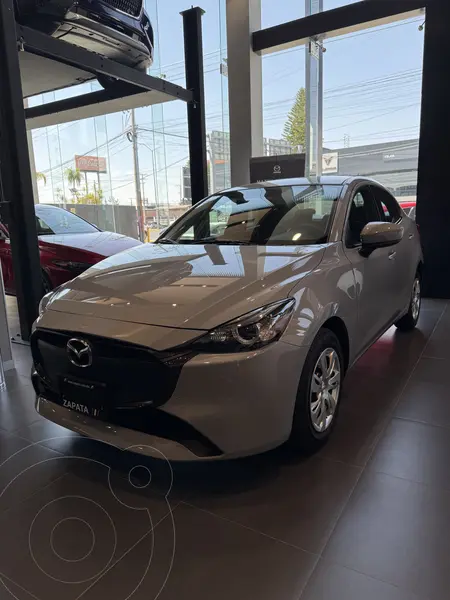 Foto Mazda 2 Sedan i nuevo color Gris Titanio precio $300,900