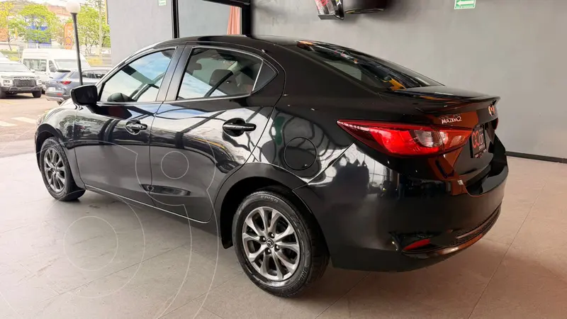 mazda 2-sedan