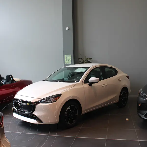 Foto Mazda 2 Sedan Signature nuevo color Blanco Perla precio $398,900
