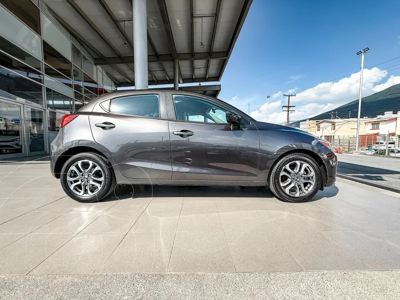 mazda 2-sedan