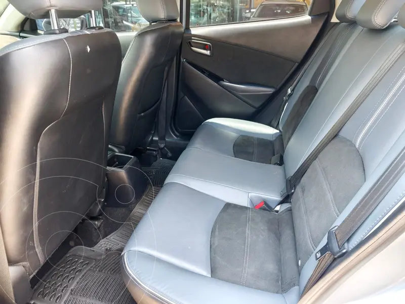 mazda 2-sedan