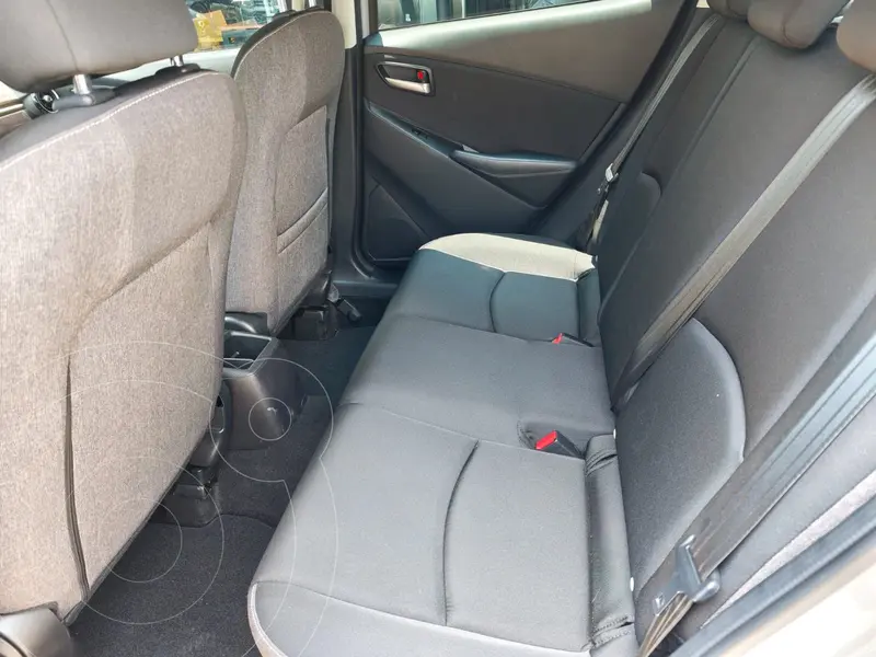 mazda 2-sedan