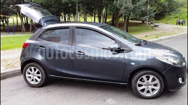 foto Mazda 2 1.5 5P usado (2013) color Gris precio $26.500.000