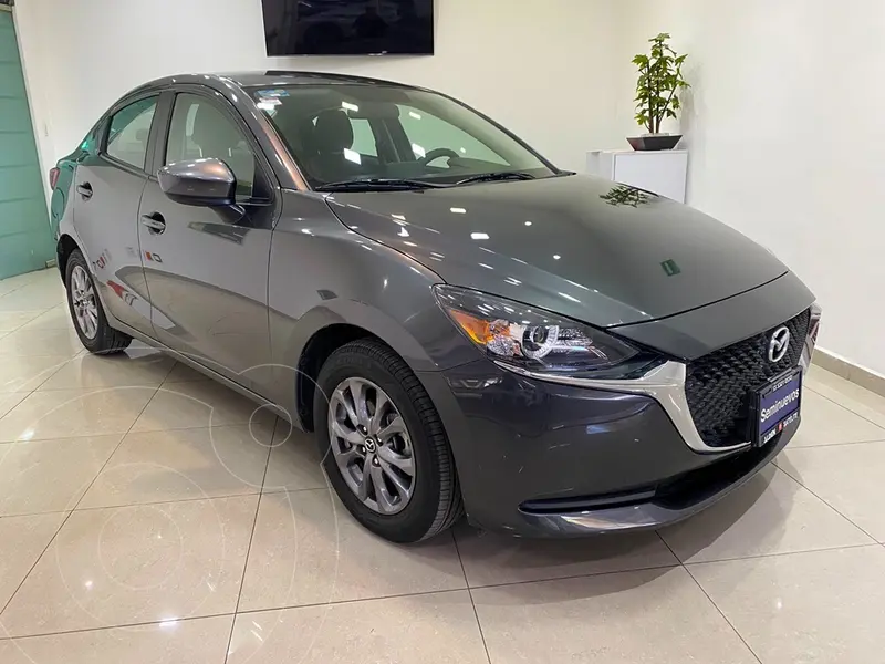 Foto Mazda 2 i Sport Aut usado (2023) color Gris Titanio precio $309,000