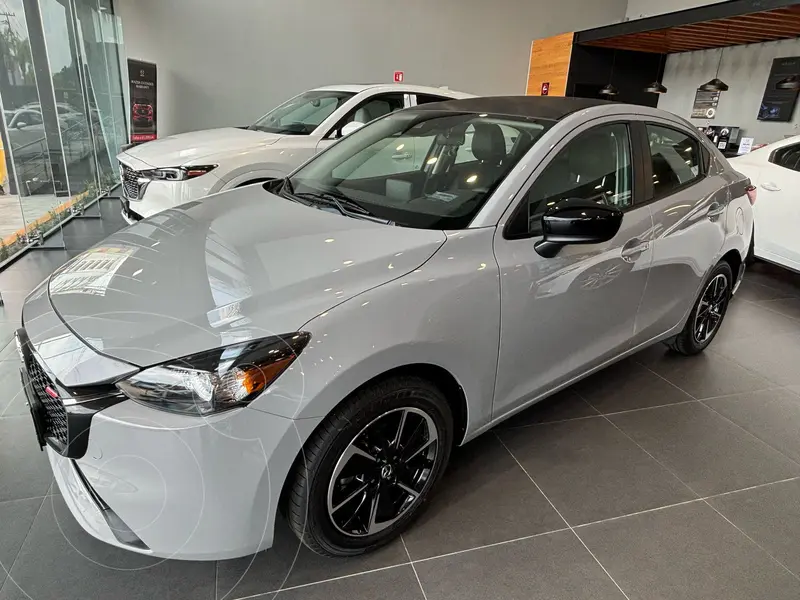 Foto Mazda 2 Signature nuevo color Negro precio $398,900