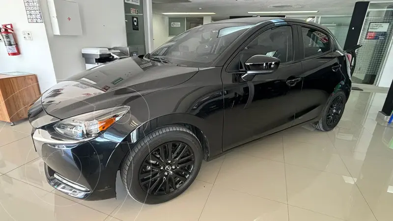 Foto Mazda 2 Carbon Edition MHEV usado (2023) color Negro precio $355,000