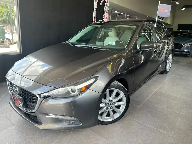 Foto Mazda 3 Hatchback s usado (2018) color Gris financiado en mensualidades(enganche $81,750 mensualidades desde $6,251)