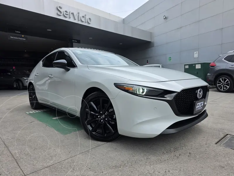 Foto Mazda 3 Hatchback Signature usado (2024) color plateado financiado en mensualidades(enganche $111,036 mensualidades desde $12,776)