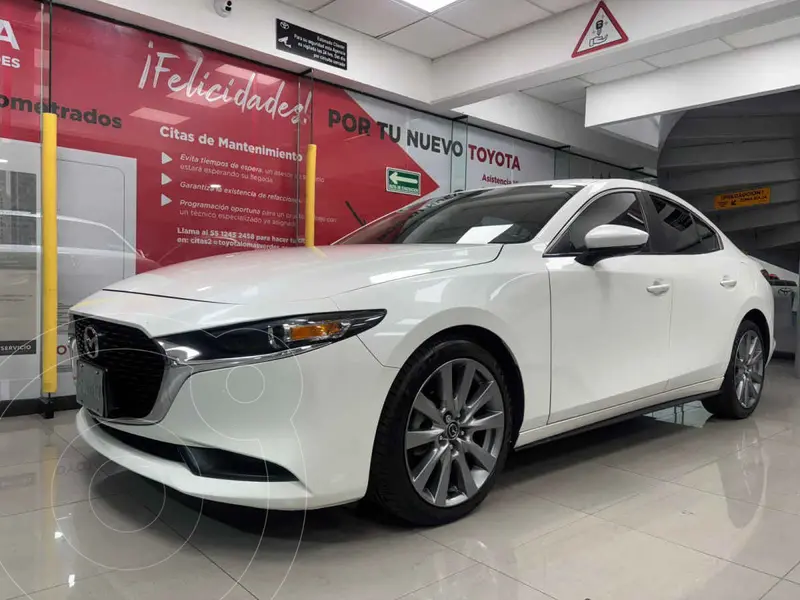 Foto Mazda 3 Hatchback i Sport usado (2023) color Blanco precio $340,000