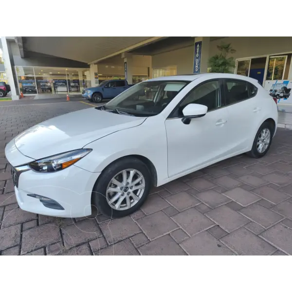 Foto Mazda 3 Hatchback i Touring usado (2017) color Blanco precio $199,000