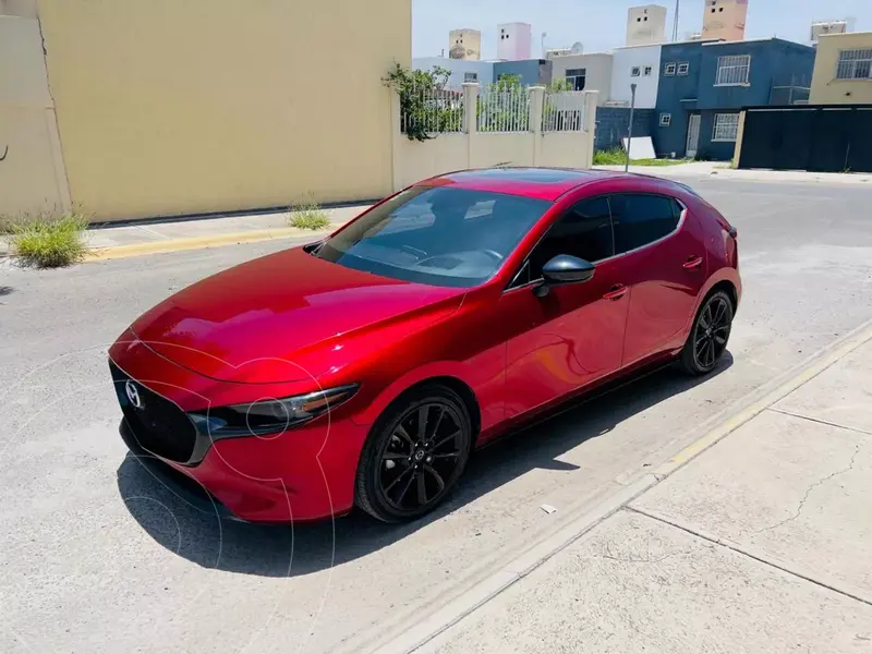 Foto Mazda 3 Hatchback Signature usado (2023) color Rojo precio $495,000
