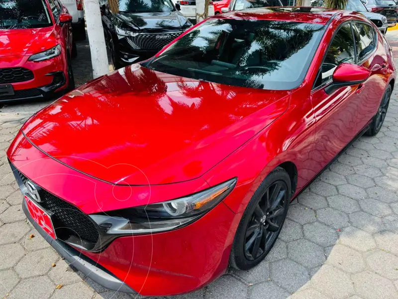 Foto Mazda 3 Hatchback i Grand Touring Aut usado (2023) color Rojo financiado en mensualidades(enganche $107,231 mensualidades desde $9,525)
