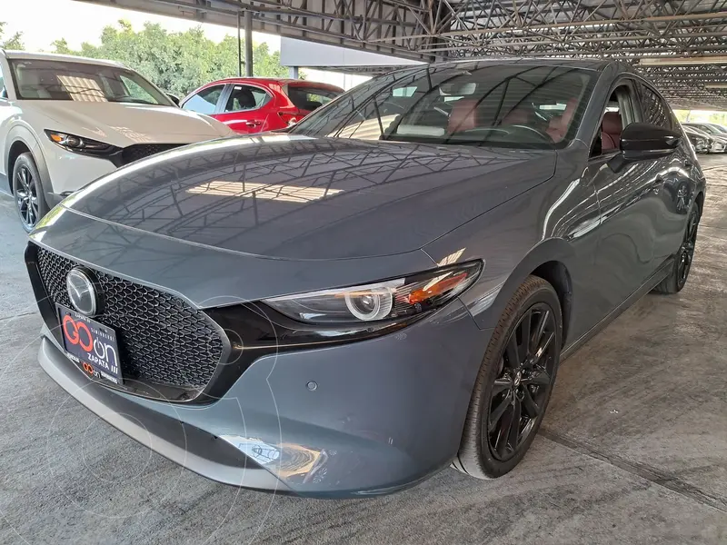 Foto Mazda 3 Hatchback Signature usado (2025) color Gris financiado en mensualidades(enganche $136,250 mensualidades desde $10,419)
