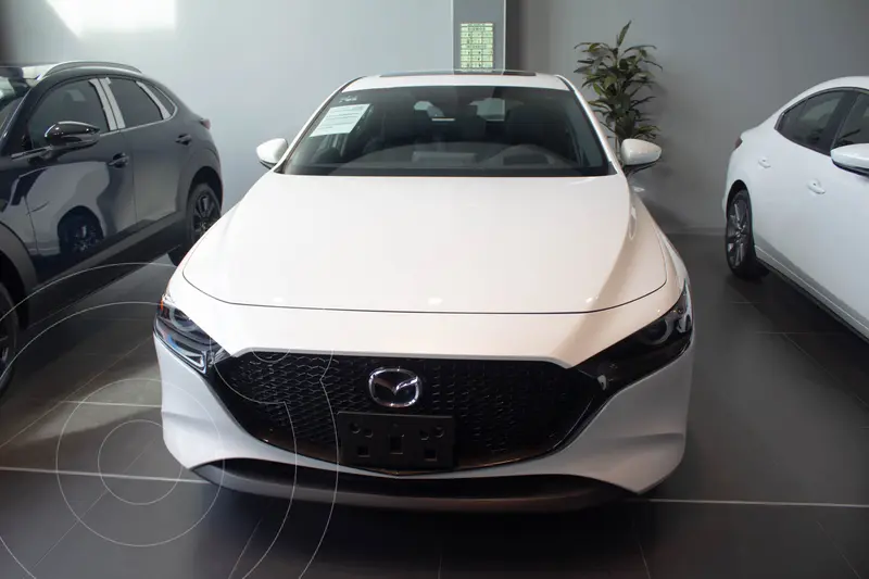Foto Mazda 3 Hatchback i Grand Touring Aut nuevo color Blanco Perla precio $495,900