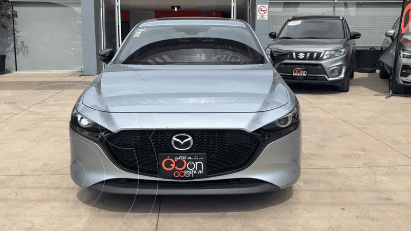 Foto Mazda 3 Hatchback Signature usado (2021) color MAZ_45P_PLATA SONICO precio $365,000