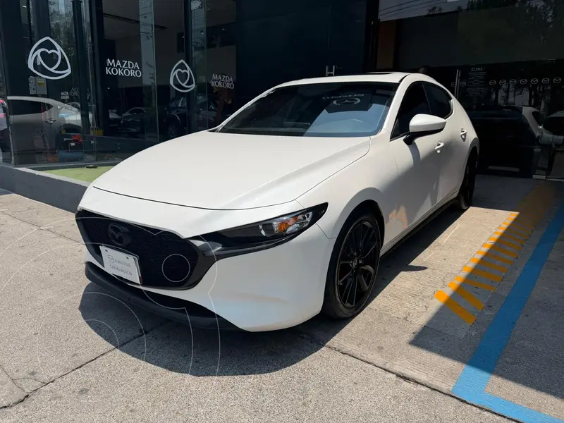Foto Mazda 3 Hatchback i Sport usado (2025) color Blanco Perla precio $389,000