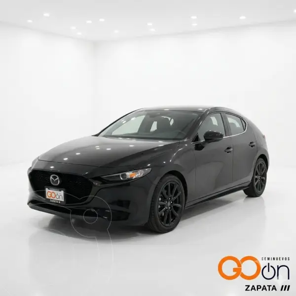 Foto Mazda 3 Hatchback Carbon Edition usado (2023) color MAZWNEGRO CELESTE precio $415,000