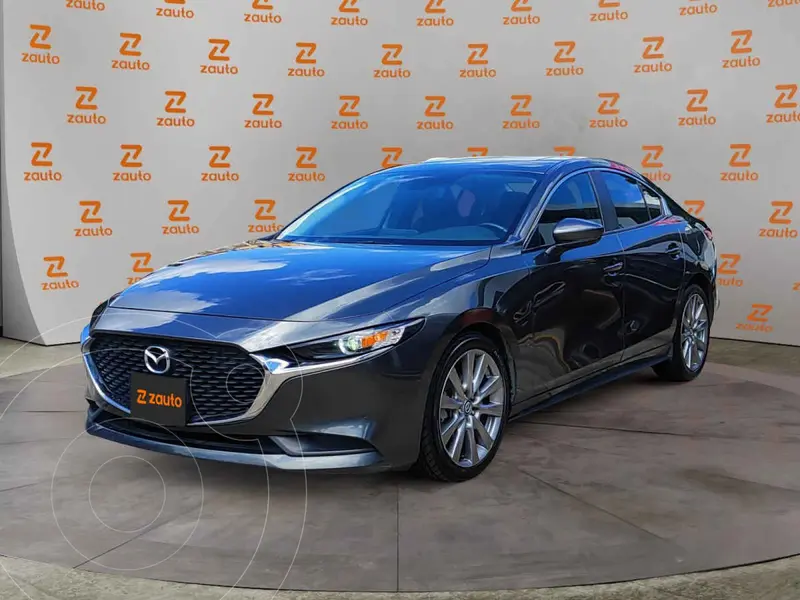 Foto Mazda 3 Hatchback i Sport usado (2023) color Gris financiado en mensualidades(enganche $89,898 mensualidades desde $6,877)