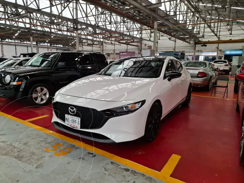 Foto Mazda 3 Hatchback i Grand Touring Aut usado (2021) color Blanco Perla financiado en mensualidades(enganche $90,000 mensualidades desde $7,800)