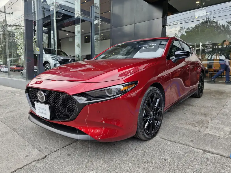 Foto Mazda 3 Hatchback Signature usado (2025) color Rojo precio $517,000