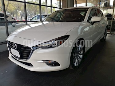 Mazda 3 Hatchback s Grand Touring Aut usado (2018) color Blanco Perla precio $305,000