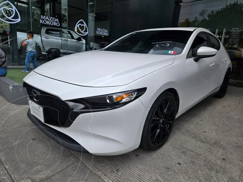 Foto Mazda 3 Hatchback i Sport usado (2024) color Blanco Perla precio $389,000