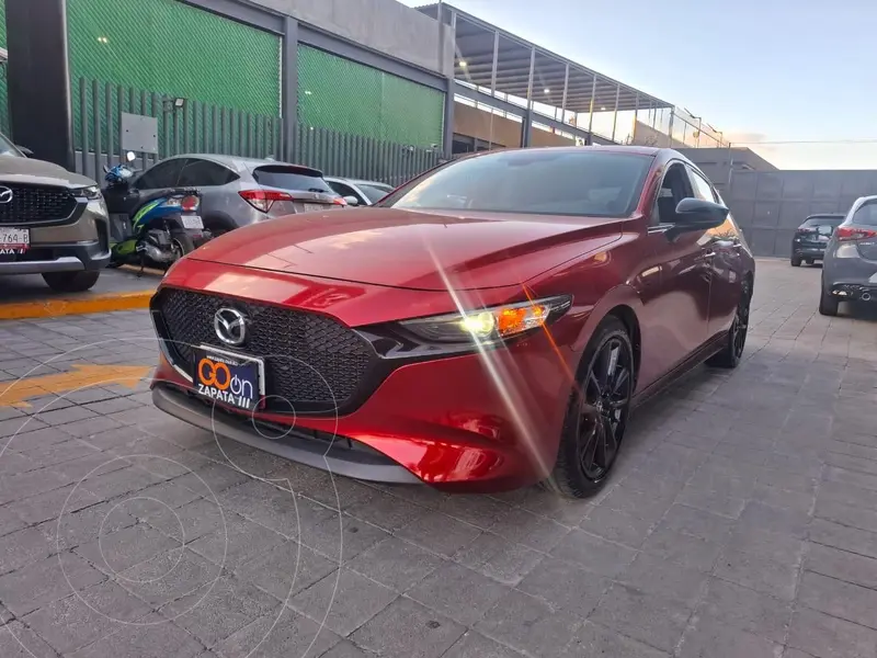 Foto Mazda 3 Hatchback s Grand Touring usado (2021) color Rojo financiado en mensualidades(enganche $106,002 mensualidades desde $8,106)