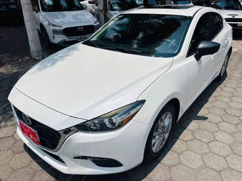Foto Mazda 3 Hatchback i Touring usado (2018) color Blanco precio $197,000