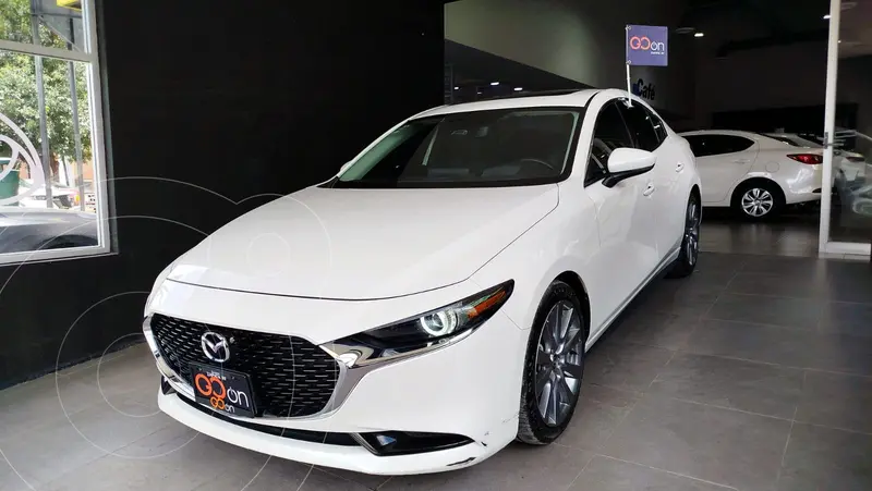 Foto Mazda 3 Sedan i Grand Touring Aut usado (2024) color Blanco financiado en mensualidades(enganche $119,900 mensualidades desde $9,169)