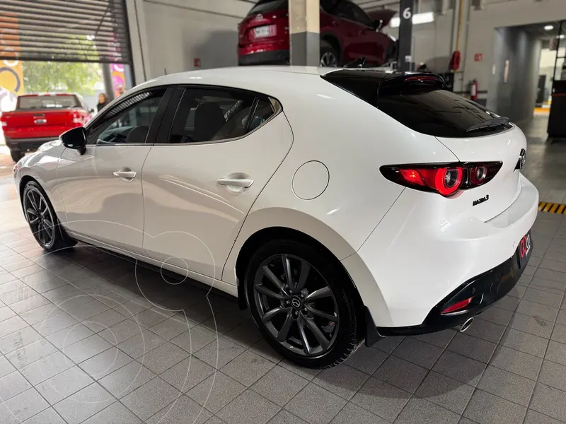 Foto Mazda 3 Sedan i Sport usado (2022) color Blanco precio $345,000