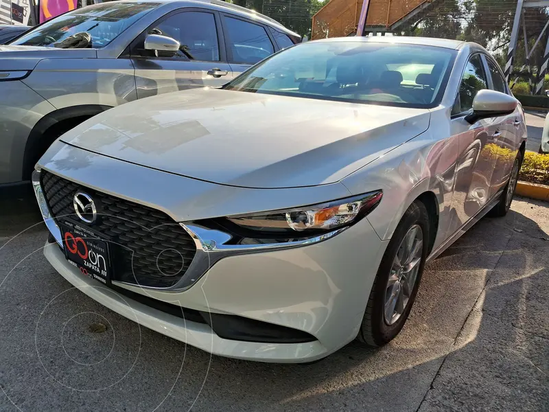 Foto Mazda 3 Sedan Signature usado (2025) color plateado financiado en mensualidades(enganche $100,825 mensualidades desde $7,710)