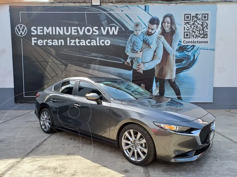 Foto Mazda 3 Sedan i Sport usado (2023) color Gris Titanio precio $389,999